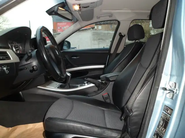 BMW 3 Series view 14