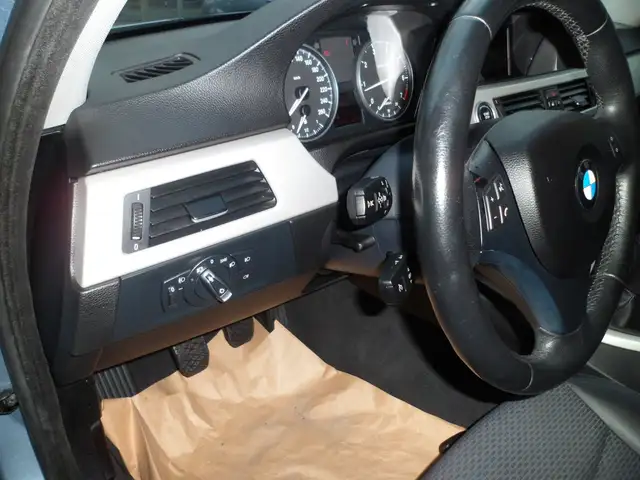 BMW 3 Series view 11
