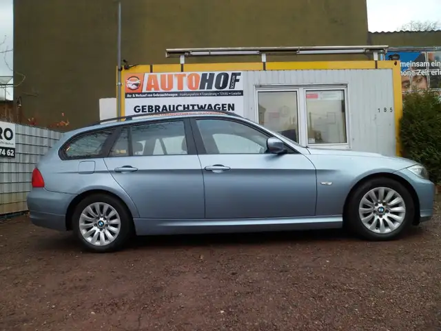 BMW 3 Series view 2