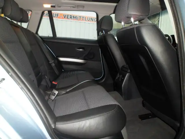 BMW 3 Series view 13