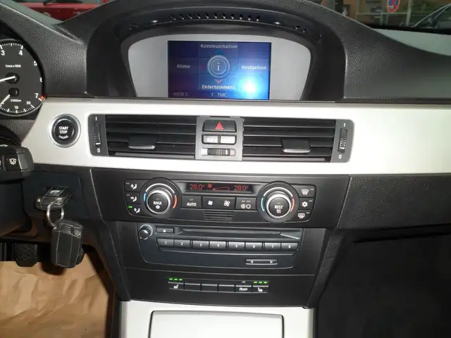 BMW 3 Series view 8