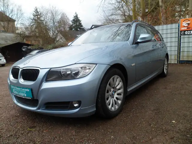 BMW 3 Series view 4