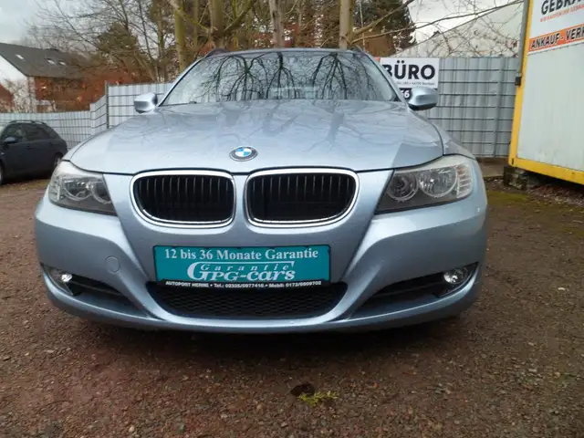BMW 3 Series view 3