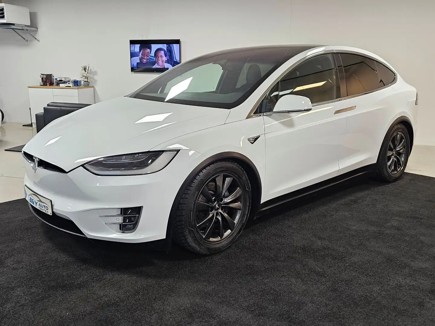 Tesla Model X 90D Dual Motor Premium Connectivity White - 1