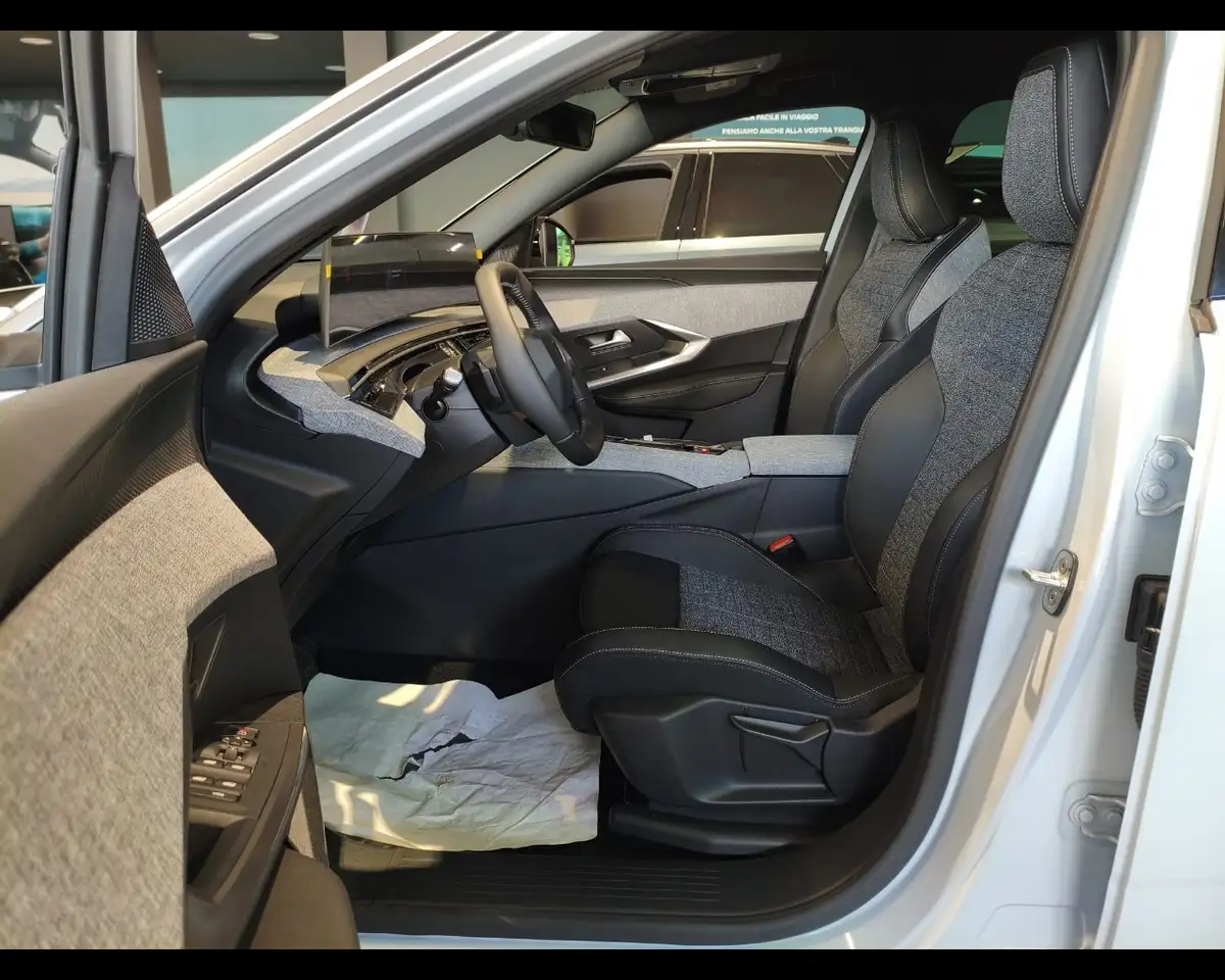 Peugeot 5008 1.2 Hybrid Allure 9
