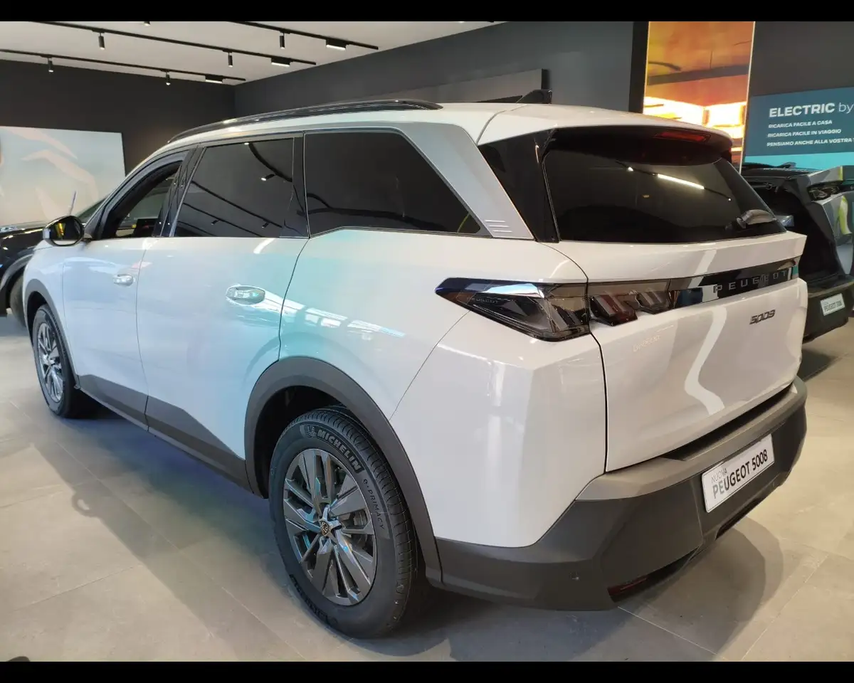 Peugeot 5008 1.2 Hybrid Allure 7