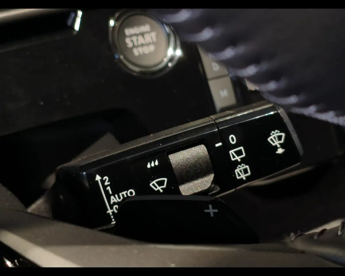 Peugeot 5008 1.2 Hybrid Allure 22