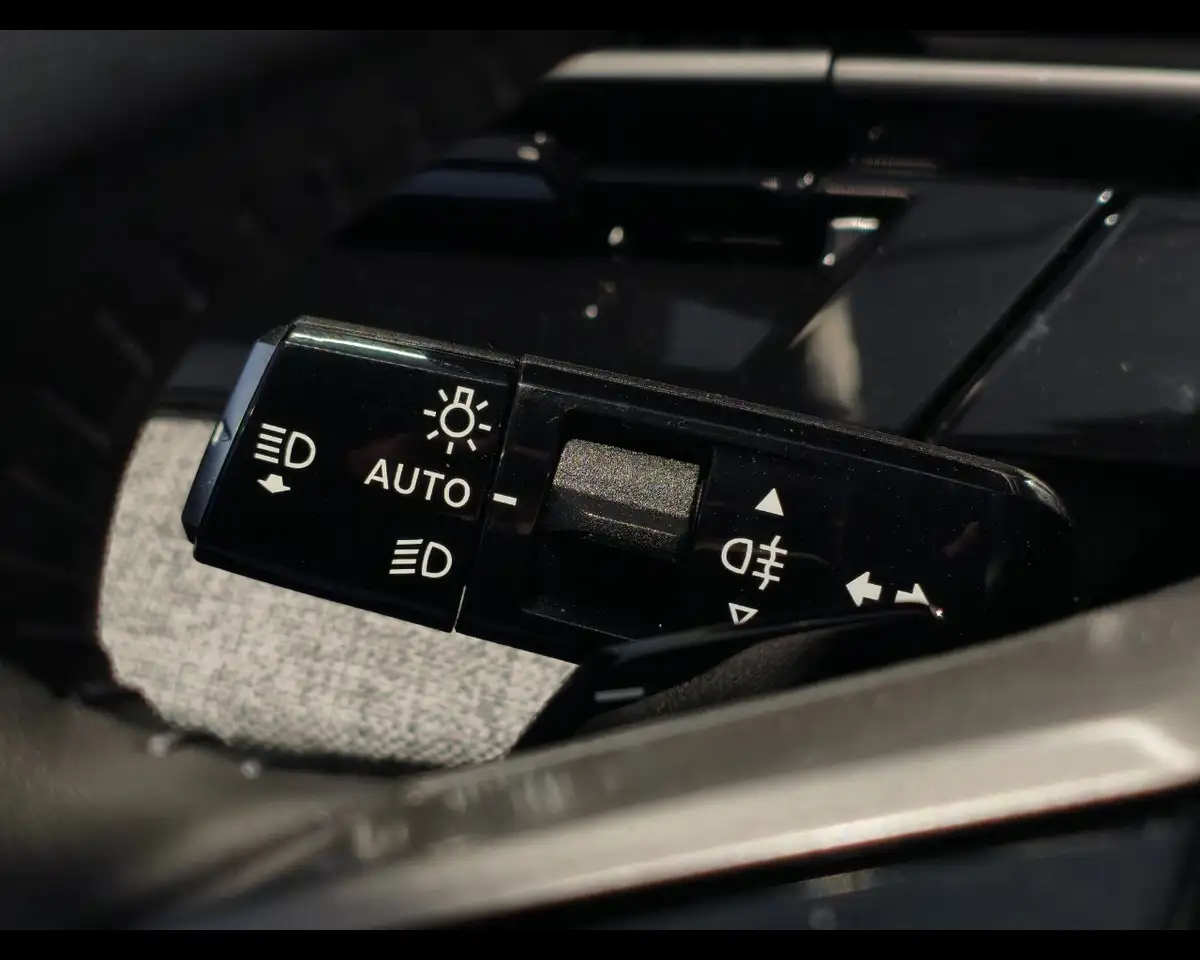 Peugeot 5008 1.2 Hybrid Allure 21
