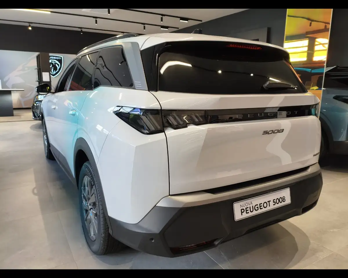 Peugeot 5008 1.2 Hybrid Allure 6