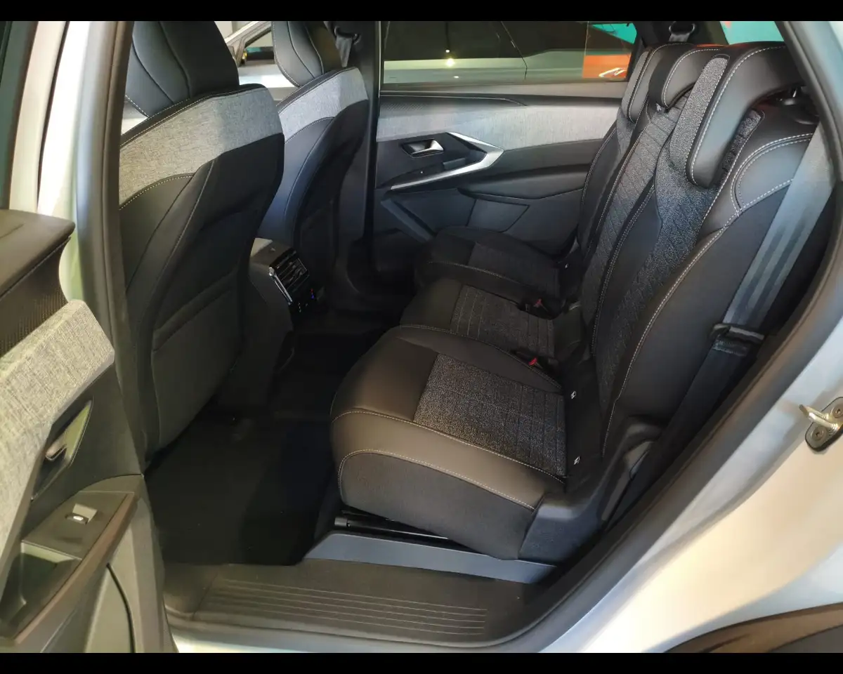 Peugeot 5008 1.2 Hybrid Allure 10