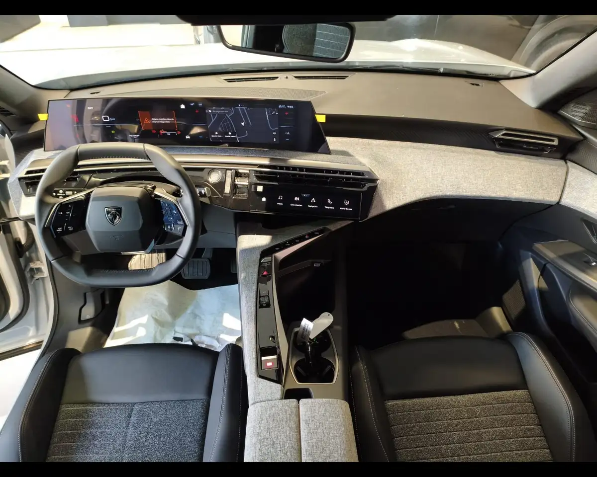 Peugeot 5008 1.2 Hybrid Allure 12