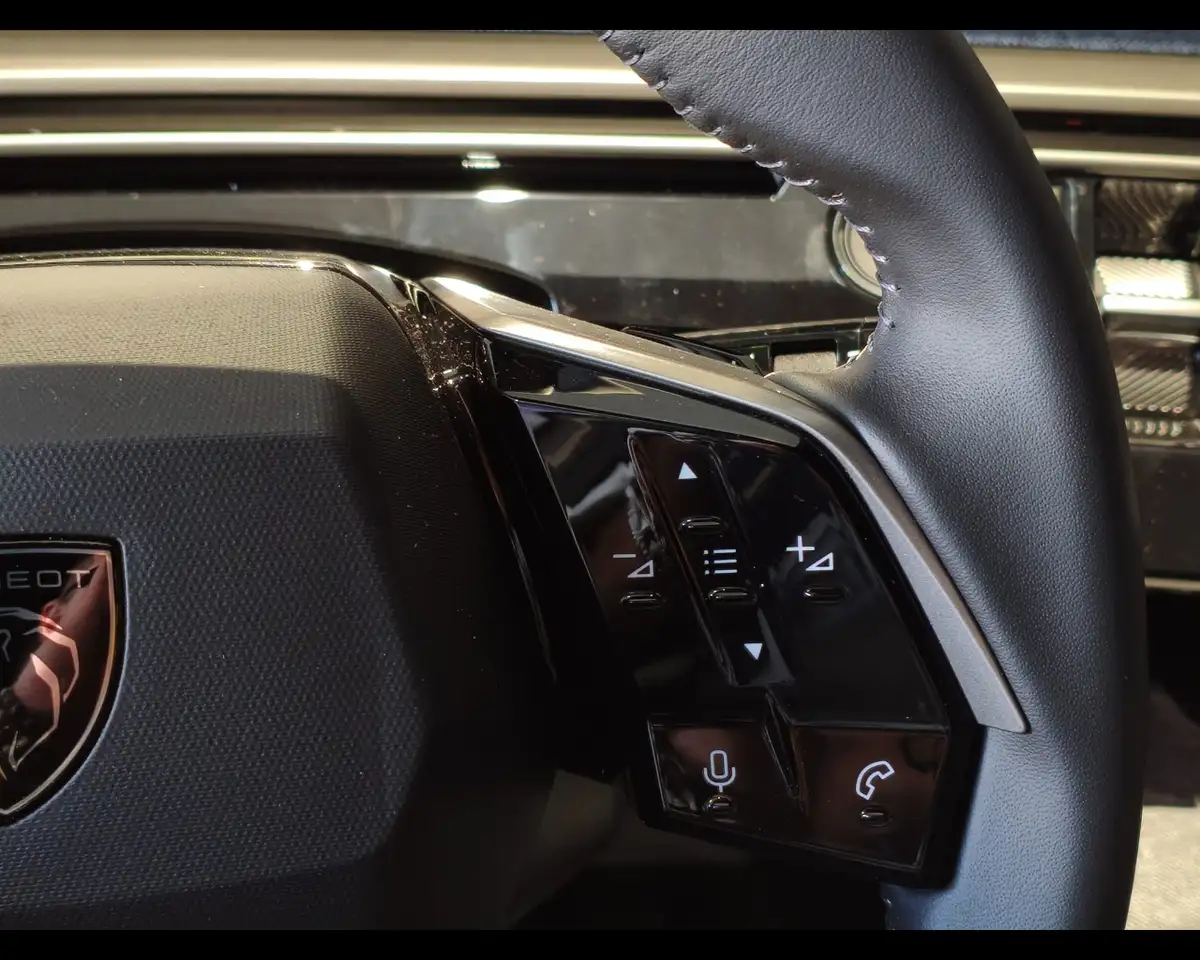 Peugeot 5008 1.2 Hybrid Allure 24