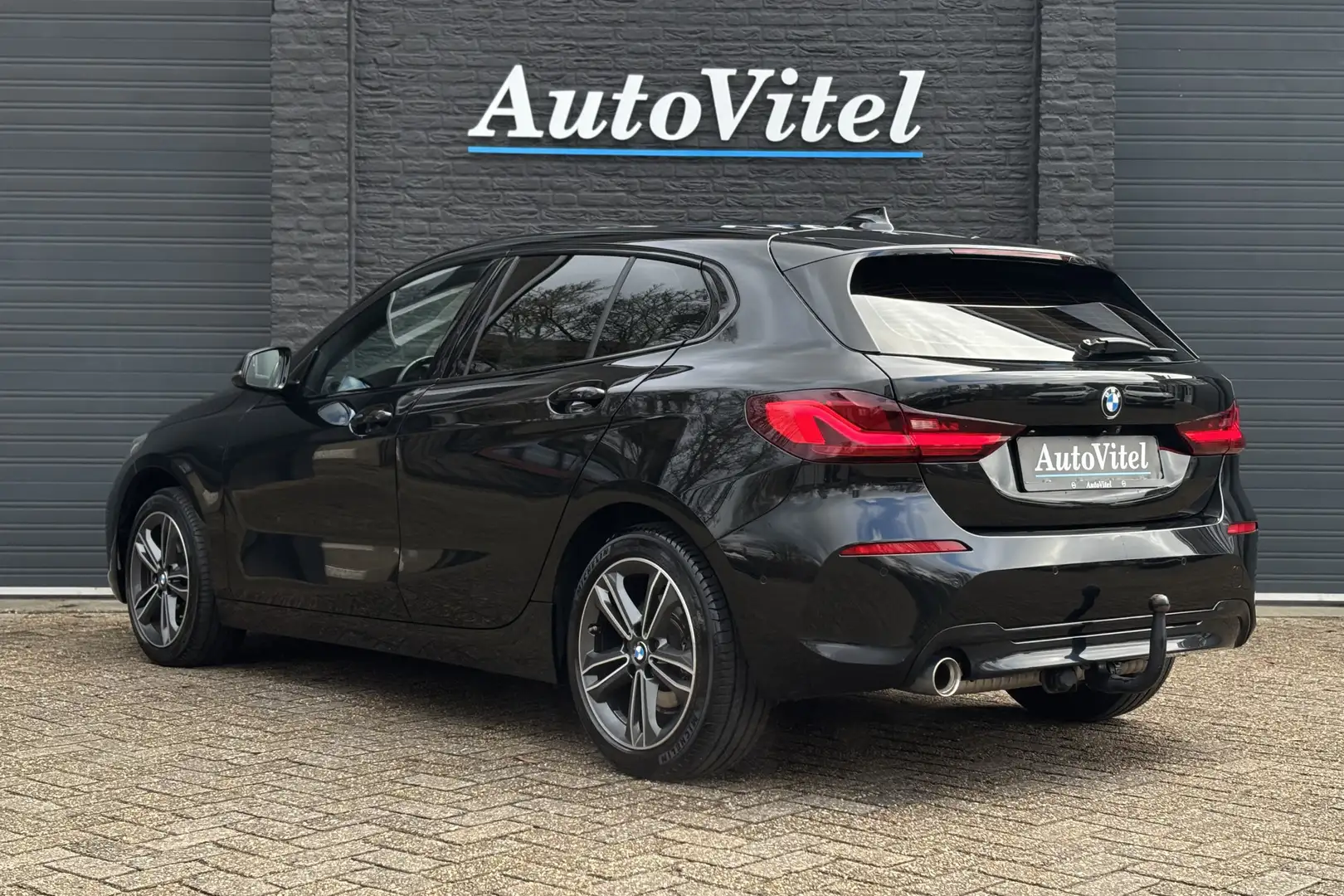 BMW 118 1-serie 118i Sport Line | Camera | Trekhaak | LED Černá - 2