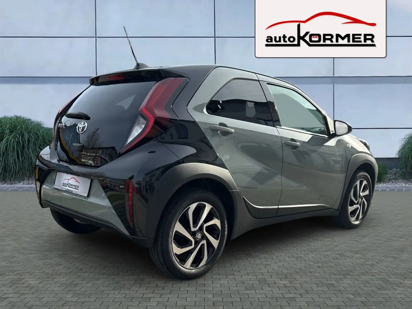 Toyota Aygo X 1.0 Teamplayer Kamera.ACC,CarPlay,Sitzhzg.,Klima Grau - 2