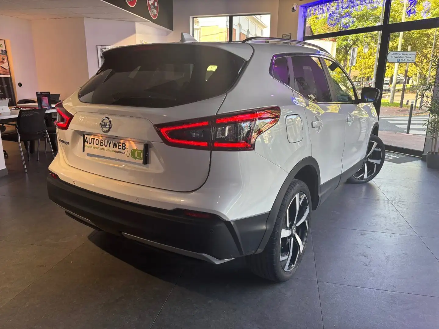 Nissan Qashqai 1.6 dCi 130 TEKNA%2B TOIT PANO BOSE SIEGES ELECTRIQUE Wit - 2