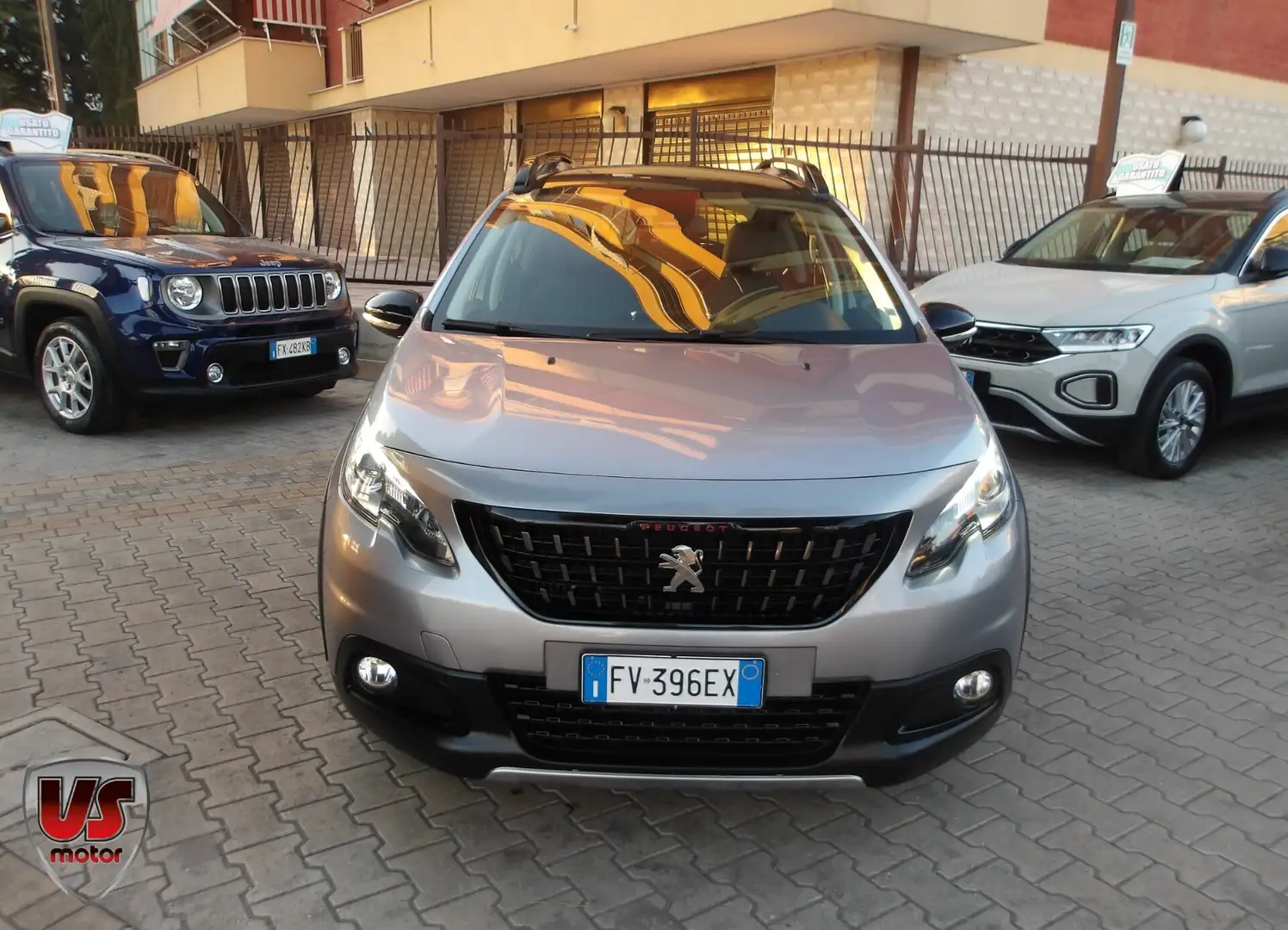 Peugeot 2008 PureTech Turbo 110 S&S GT Line Zilver - 2