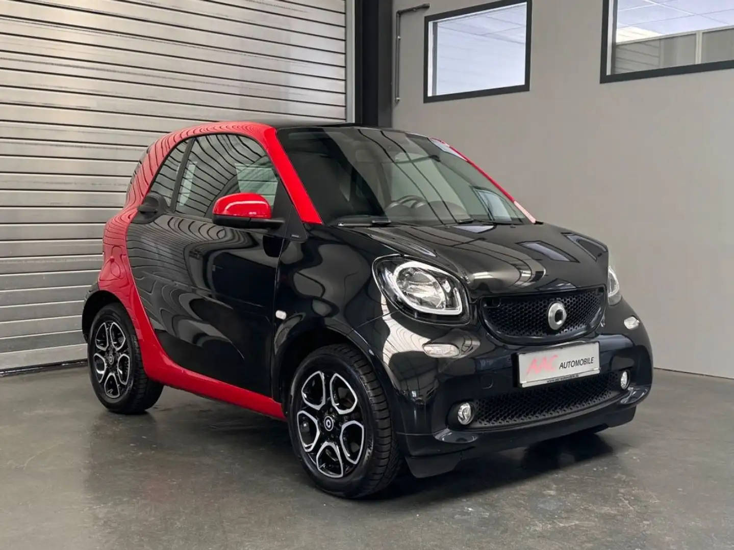 smart forTwo Passion 52kW/Pano/Klima/Sitzhei./Tempomat Zwart - 1