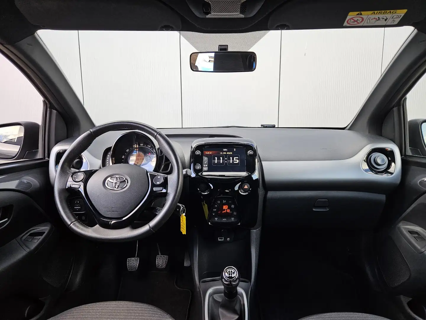 Toyota Aygo 1.0 VVT-i x-cite ultimate | Apple Carplay/Android Gris - 2