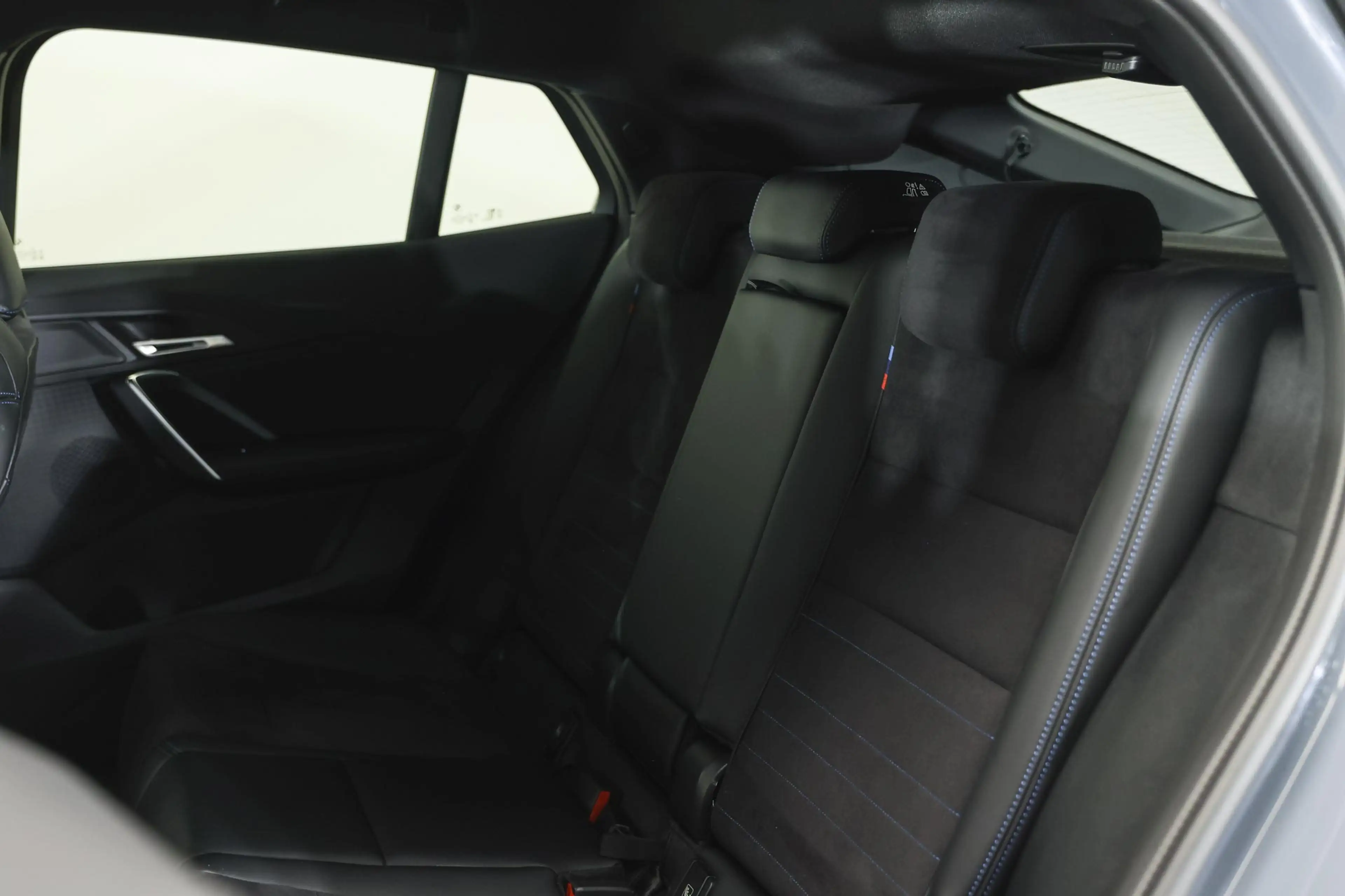 BMW iX2 xDrive30 M Sport / Sportstoelen / Comfort Access / — photo 11