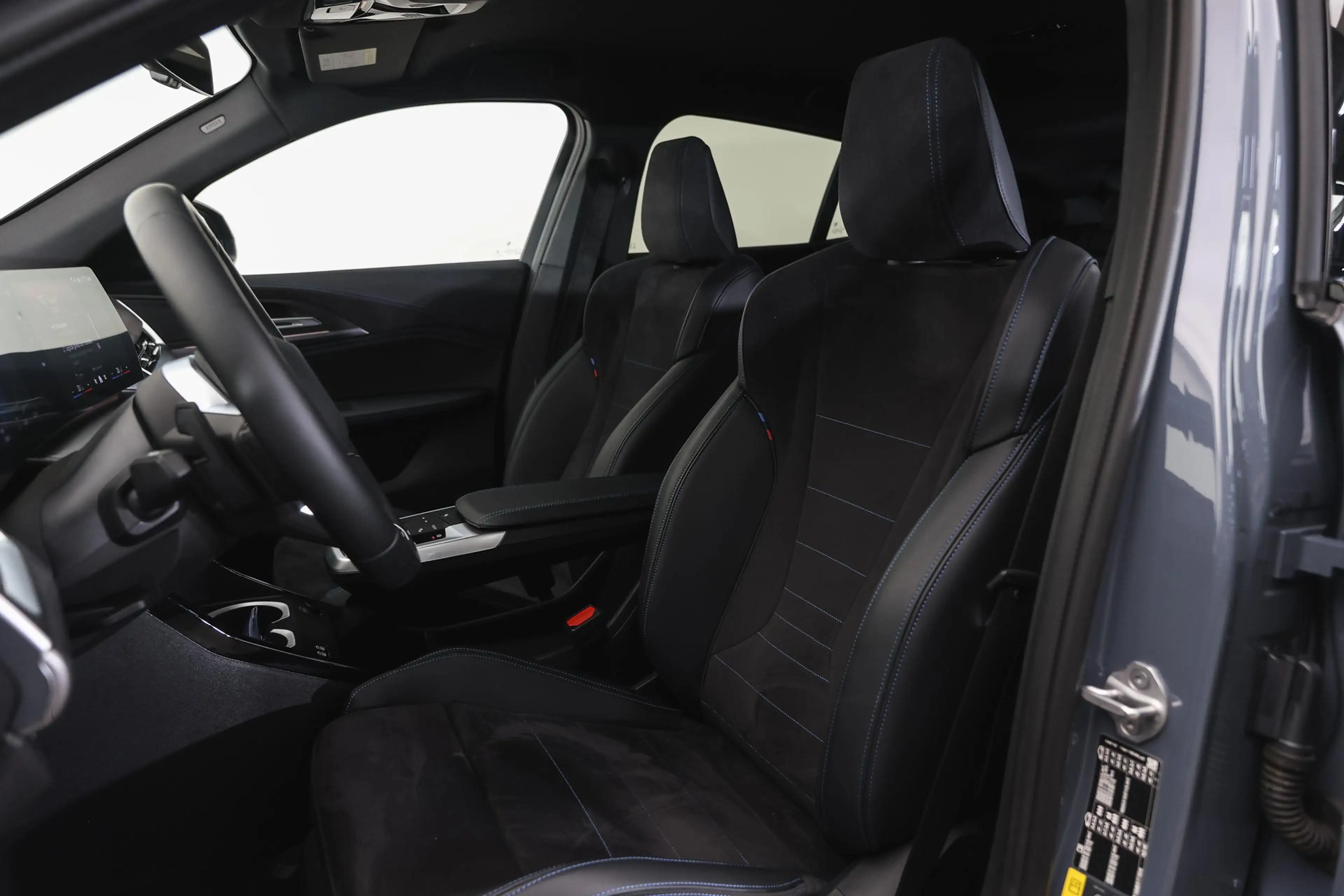 BMW iX2 xDrive30 M Sport / Sportstoelen / Comfort Access / — photo 10