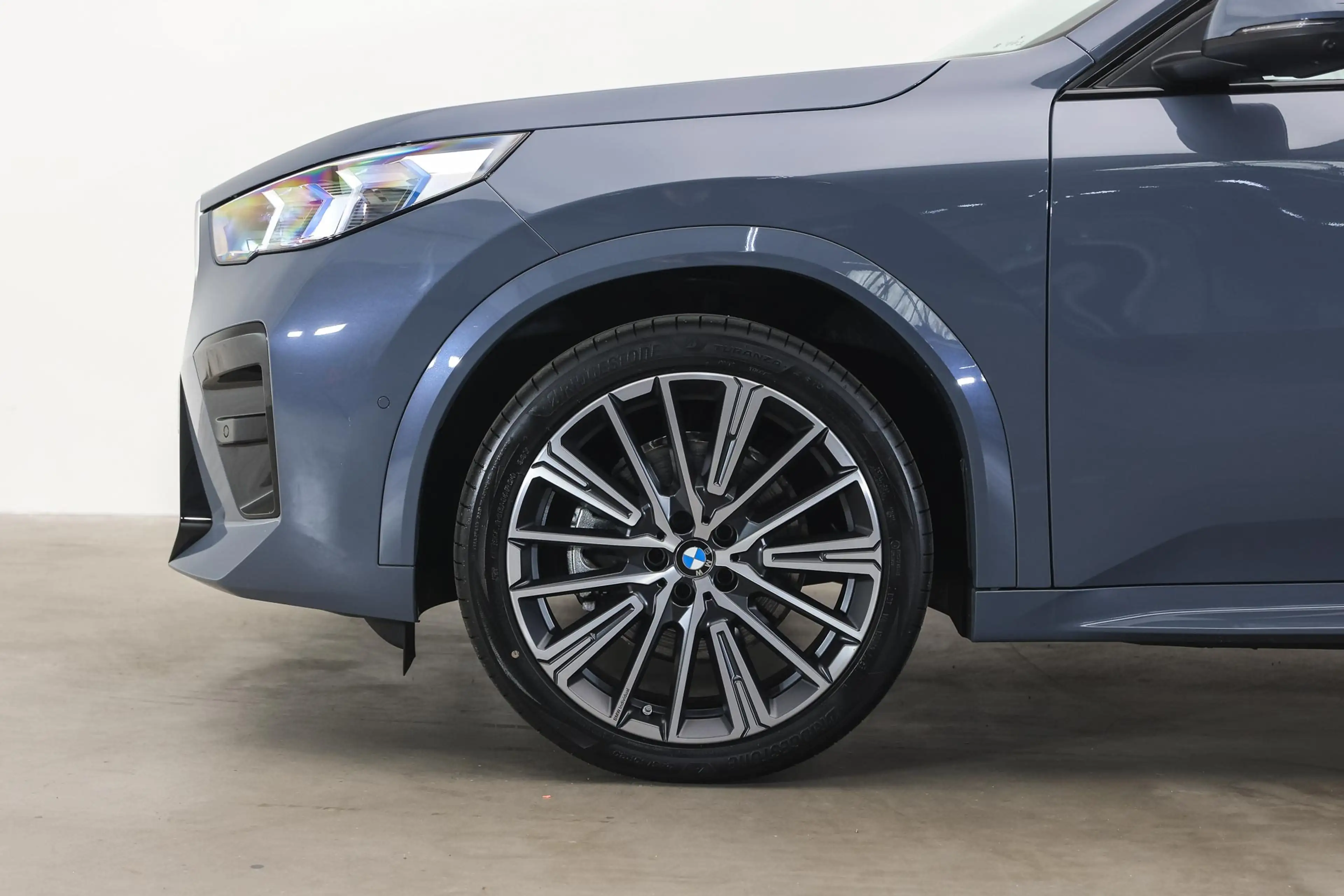 BMW iX2 xDrive30 M Sport / Sportstoelen / Comfort Access / — photo 4