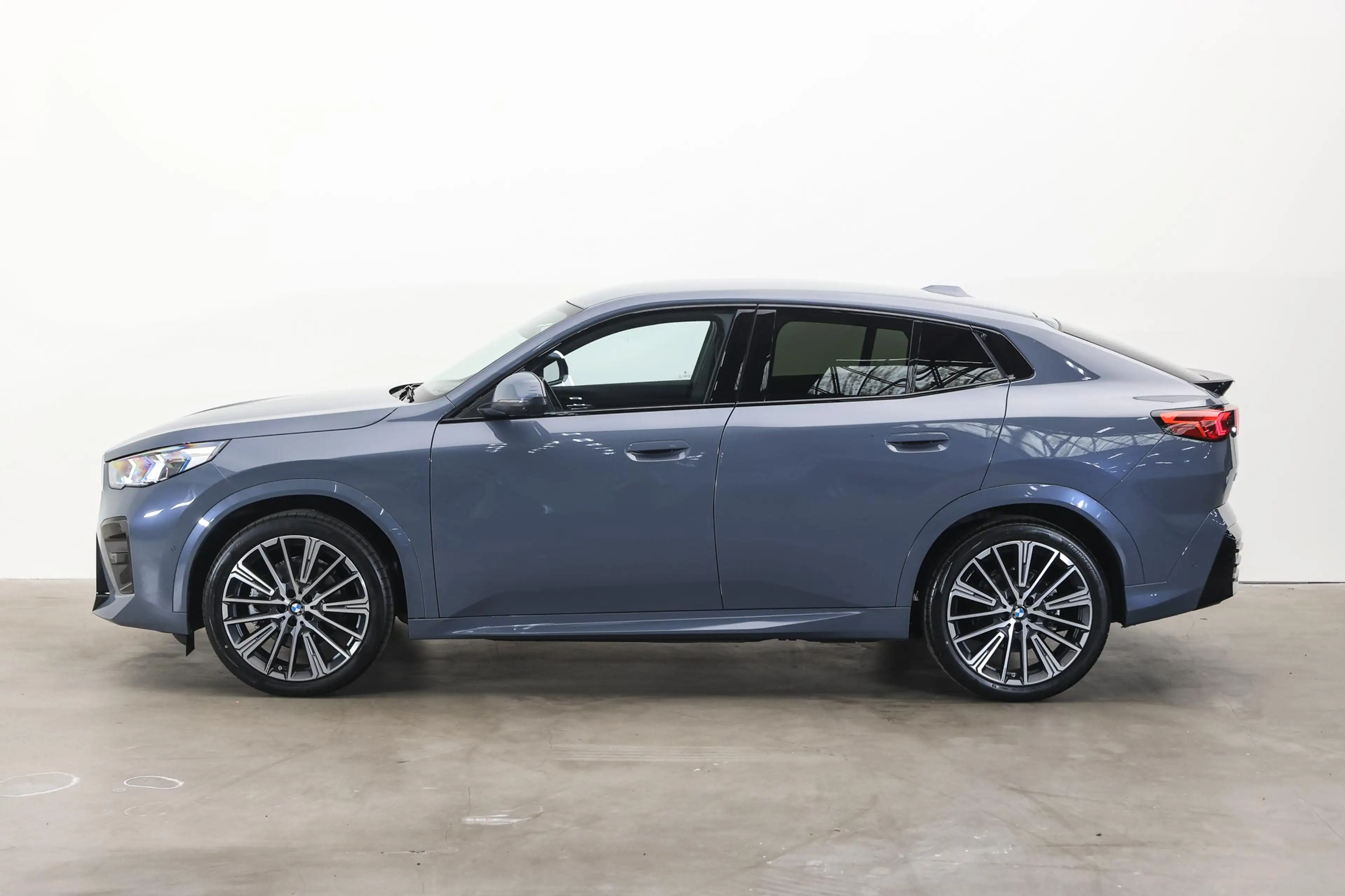 BMW iX2 xDrive30 M Sport / Sportstoelen / Comfort Access / — photo 7
