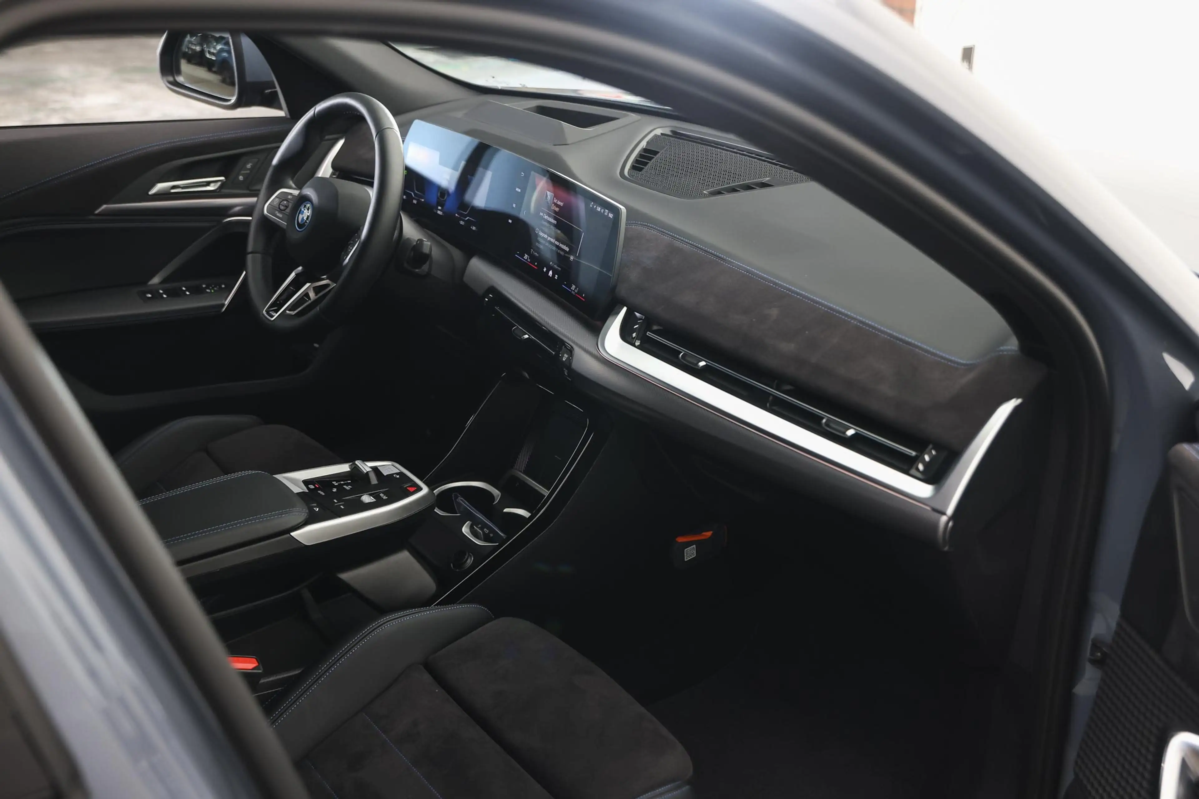BMW iX2 xDrive30 M Sport / Sportstoelen / Comfort Access / — photo 9