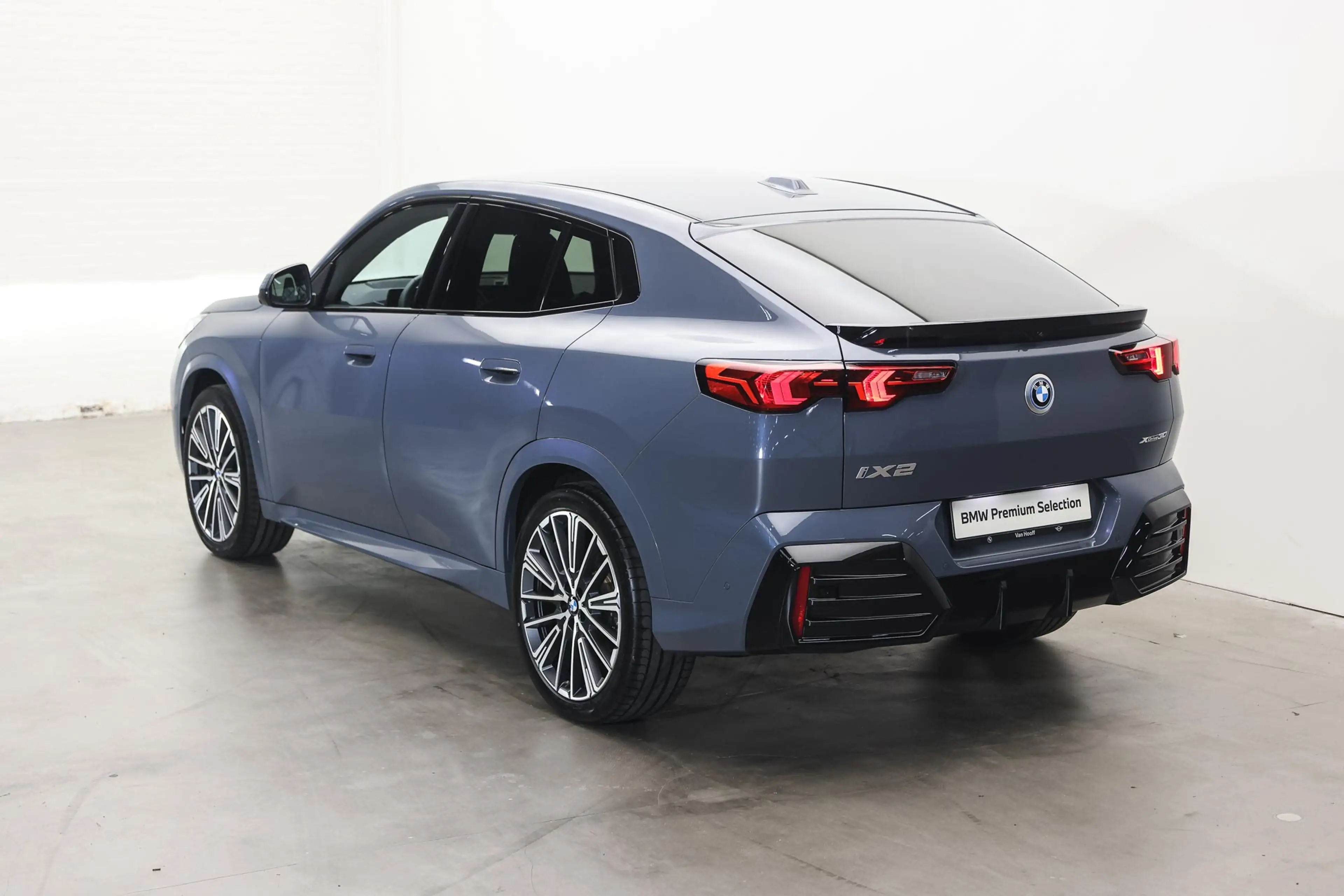 BMW iX2 xDrive30 M Sport / Sportstoelen / Comfort Access / — photo 2