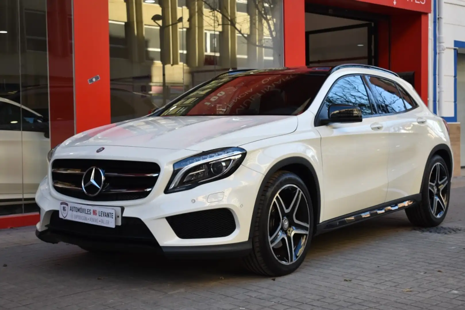 Mercedes-Benz GLA 250 AMG Line 7G-DCT Blanc - 1