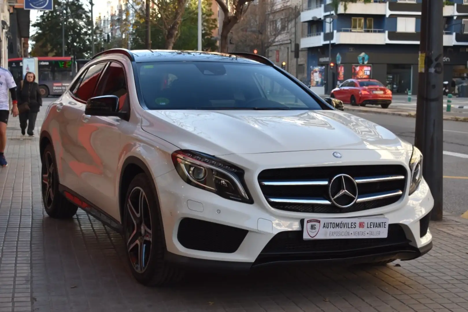 Mercedes-Benz GLA 250 AMG Line 7G-DCT Blanc - 2
