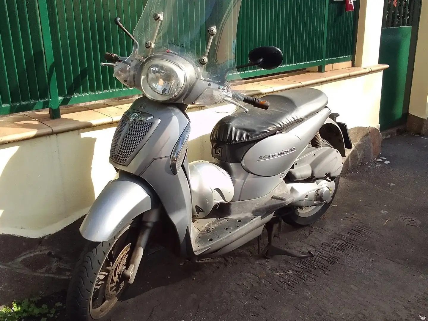 Aprilia Scarabeo 200 Срібний - 1