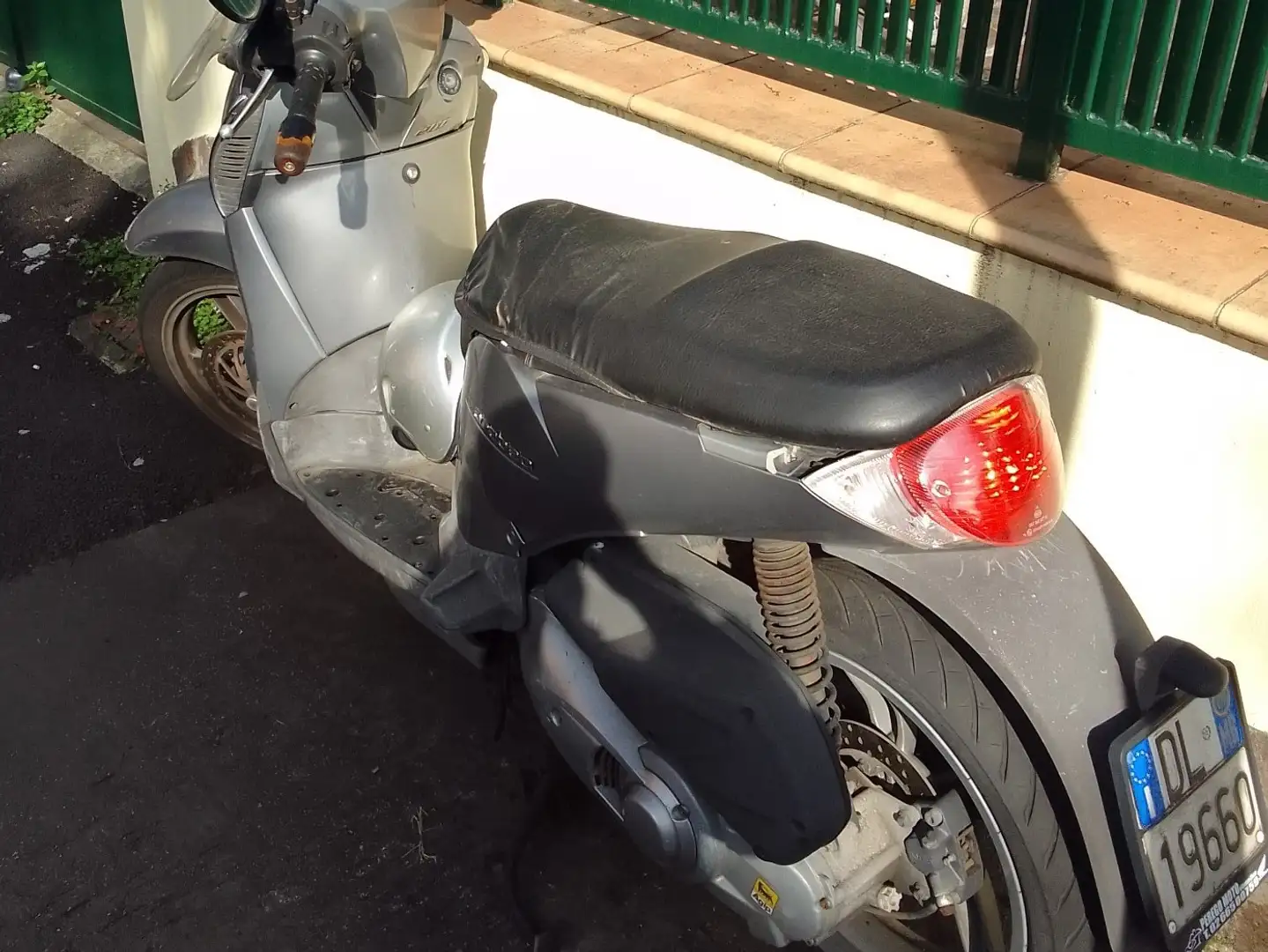 Aprilia Scarabeo 200 Argent - 2