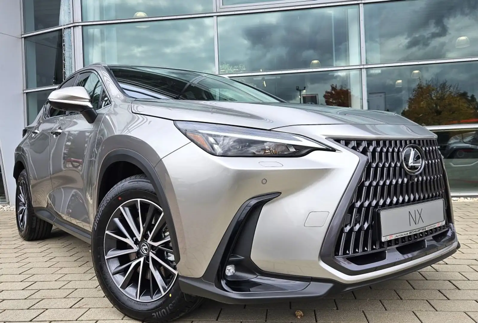 Lexus NX 450h+ E-FOUR Executive Line*Paket Interieur*Technologie- Zilver - 2