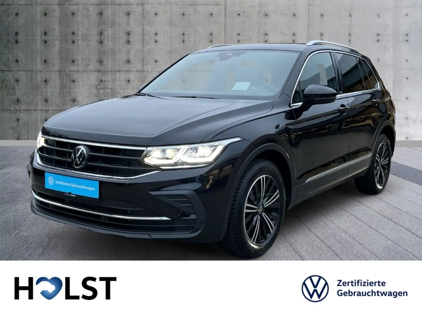 Volkswagen Tiguan 2.0TDI DSG MOVE AHK Pano Navi HarmannKardon GJR Schwarz - 2