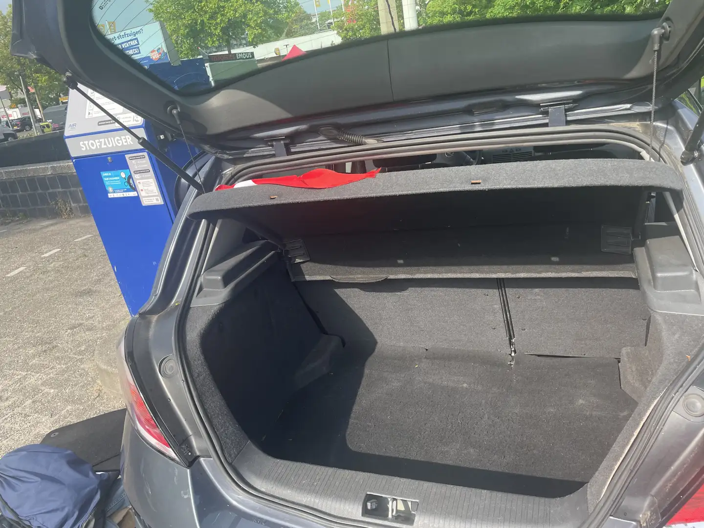 Opel Astra 1.6 Business  SPOED voor 15 juli weg. Grijs - 1