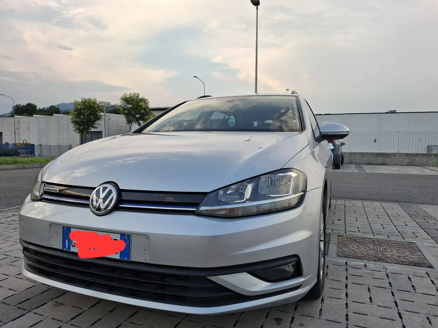 Volkswagen Golf Variant 1.5 tgi Trendline 130cv Grau - 1