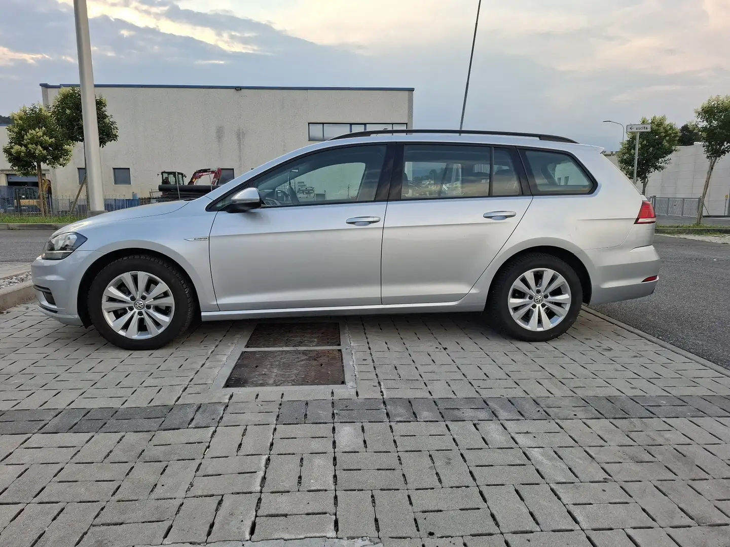 Volkswagen Golf Variant 1.5 tgi Trendline 130cv Grau - 2