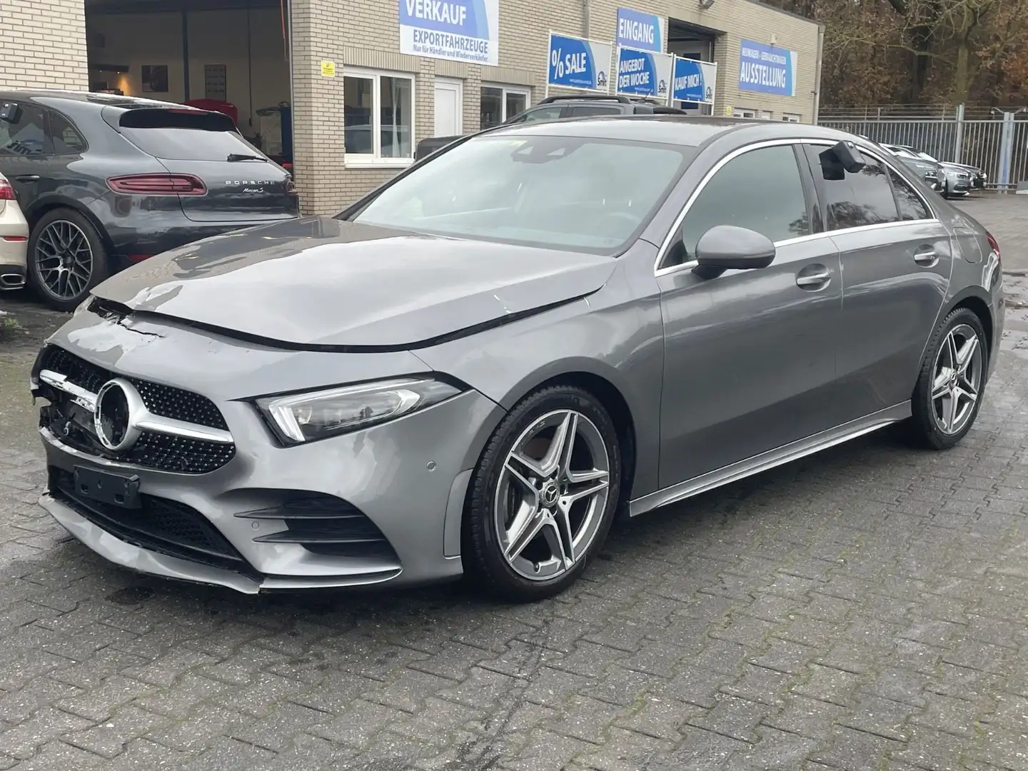 Mercedes-Benz A 200 Lim. AMG-Line/ Multibeam/ Head-Up/ Kamera Grau - 1