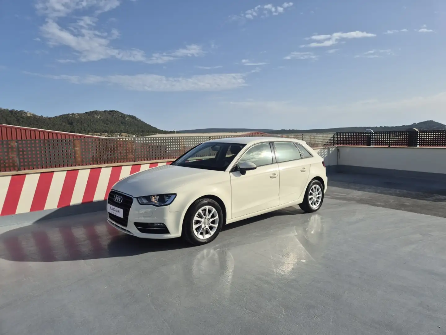 Audi A3 Sportback 1.6TDI Attraction EEL S-T 105 Blanco - 2