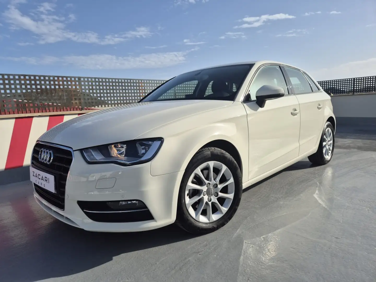 Audi A3 Sportback 1.6TDI Attraction EEL S-T 105 Blanco - 1