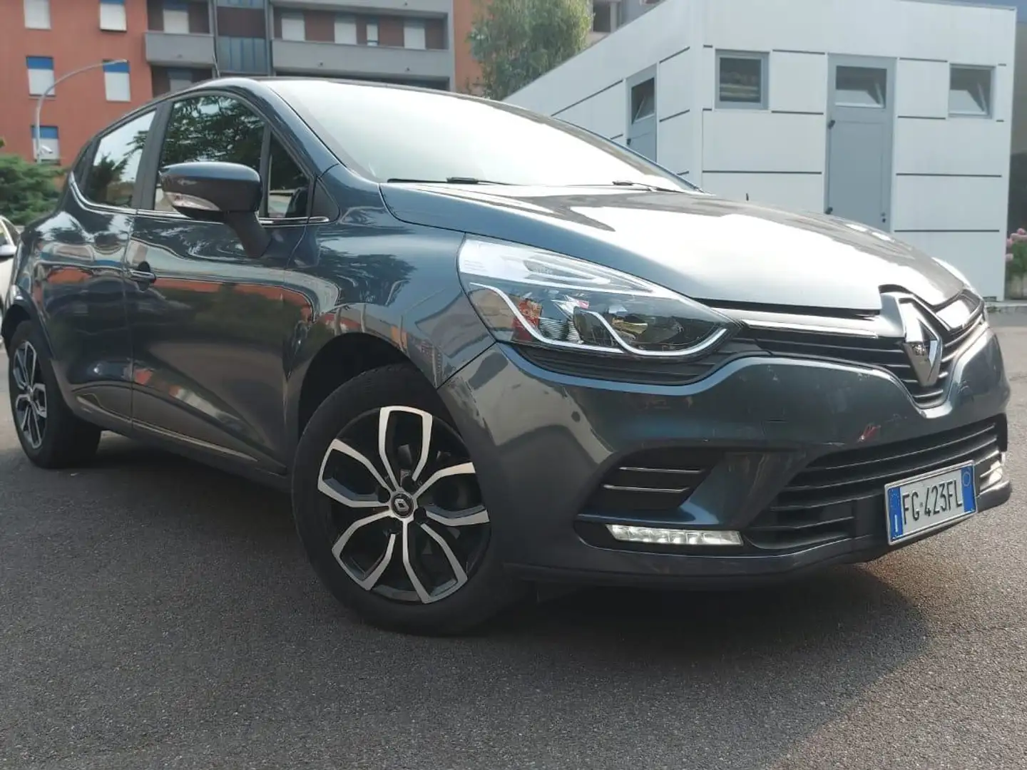 Renault Clio NEOPATENTATI Weiß - 1