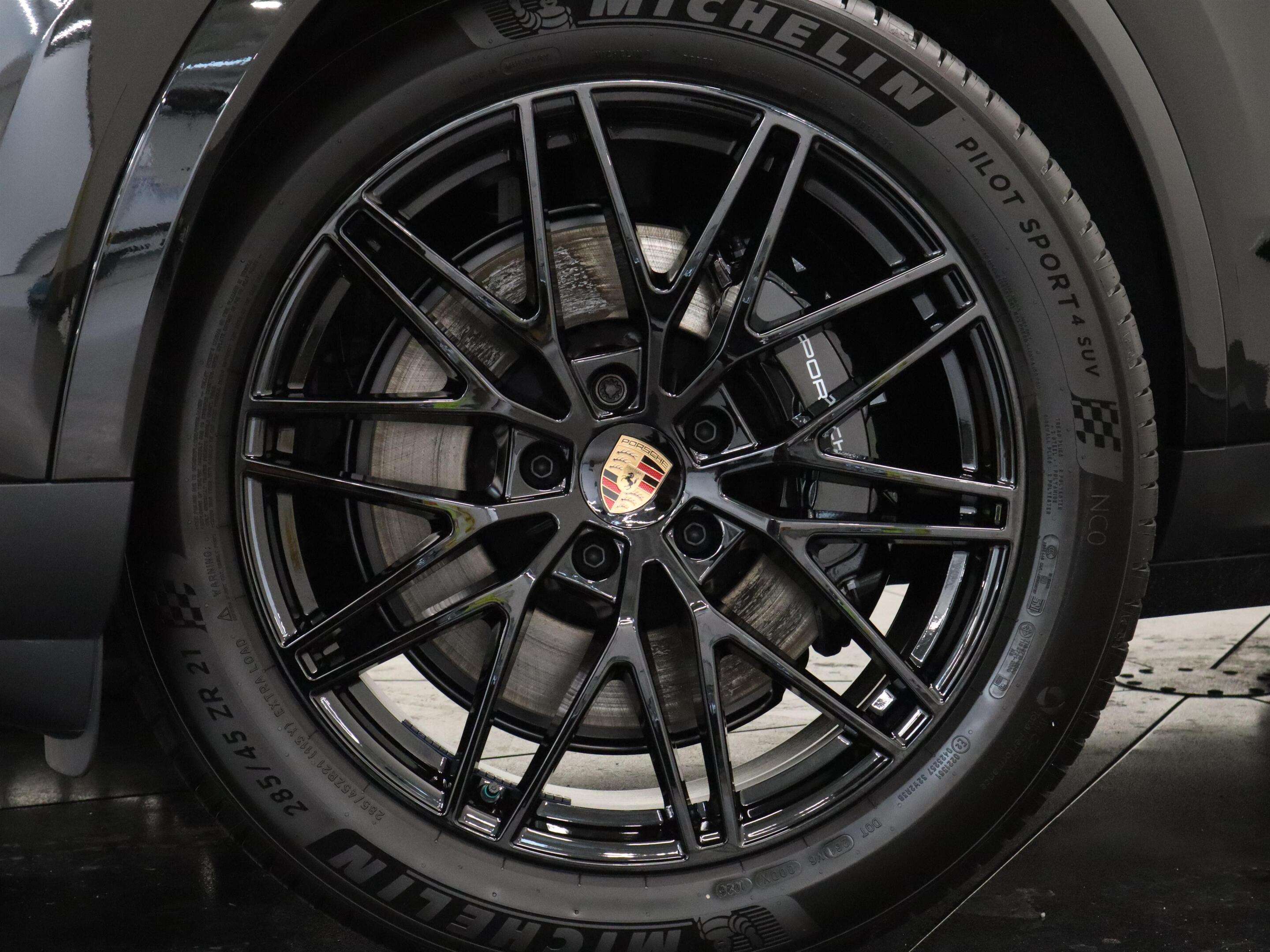 2026 Porsche Cayenne Coupe AWD — photo 1