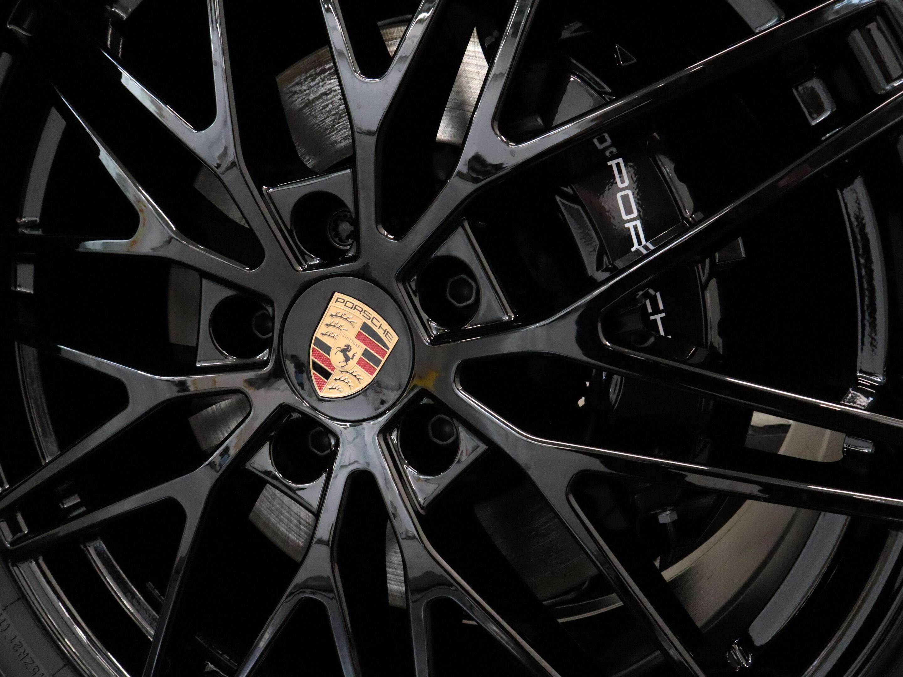 2026 Porsche Cayenne Coupe AWD — photo 1