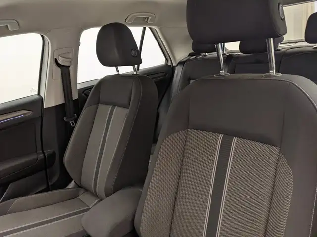 Volkswagen T-Roc view 10