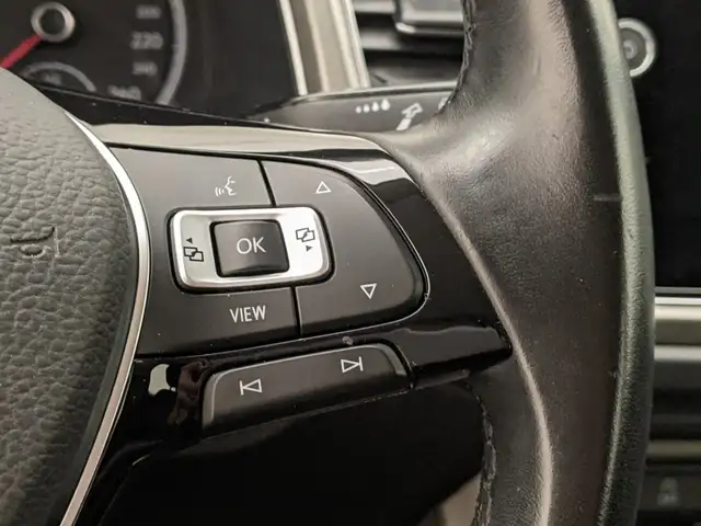 Volkswagen T-Roc view 12
