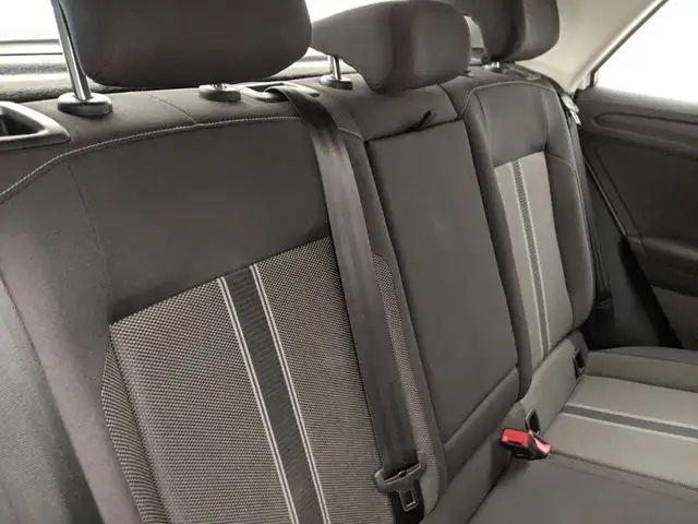 Volkswagen T-Roc view 8
