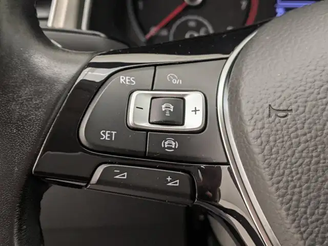 Volkswagen T-Roc view 11