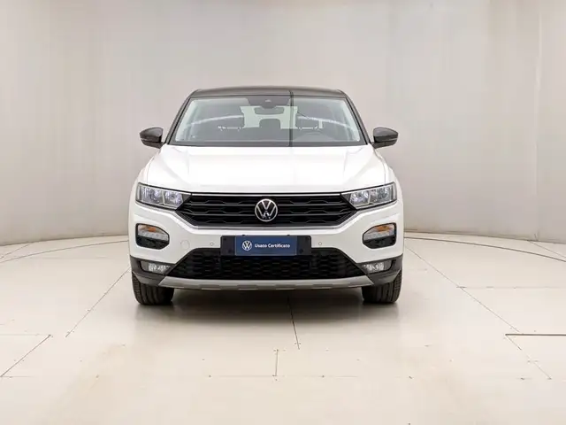 Volkswagen T-Roc view 2