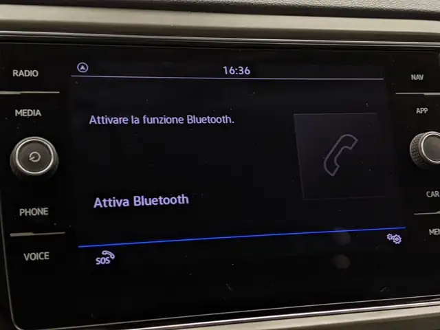 Volkswagen T-Roc view 14