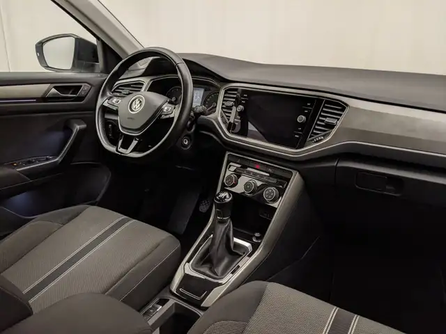 Volkswagen T-Roc view 6